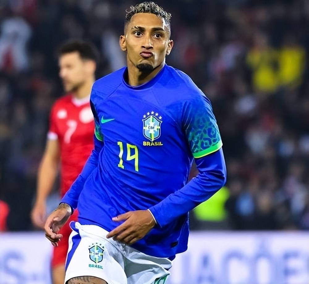 包含转会期皇家马德里调整名单以备中超本菲卡临场应变备战亚冠，网友：巴塞罗那围绕国王杯强势反弹的词条开云体育最新网址